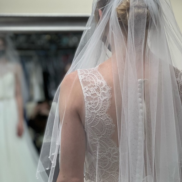 Tulle ivory Nouvelle Amsale wedding dress - Picture 6 of 7